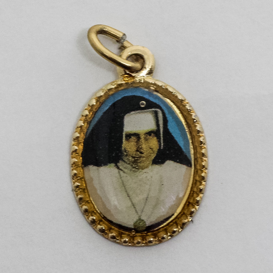 Medalha foto da Santa Dulce dos Pobres (pacote com 100 medalhas)