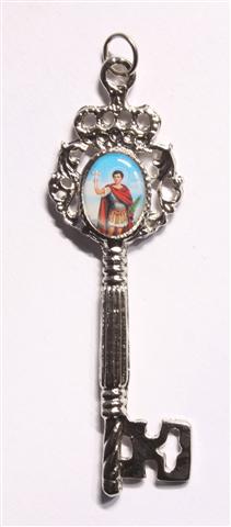 Chave com 10 pingentes de Santo Expedito (tamanho 7 cm)